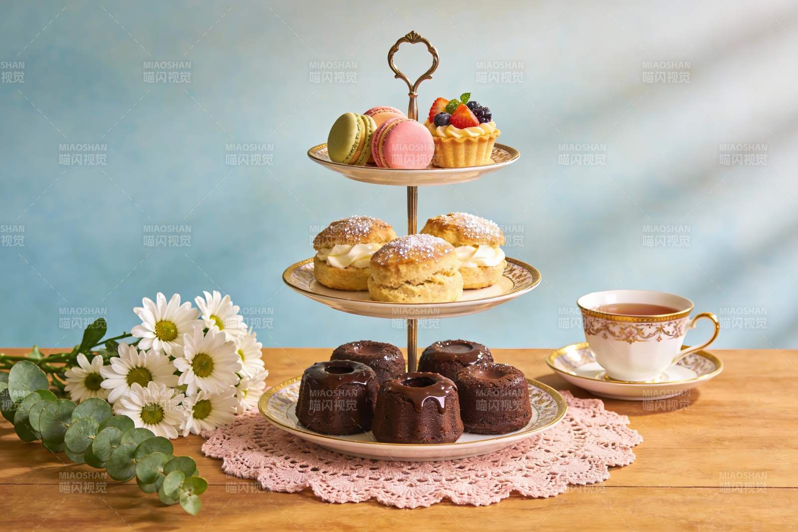 三层甜点架配下午茶图片