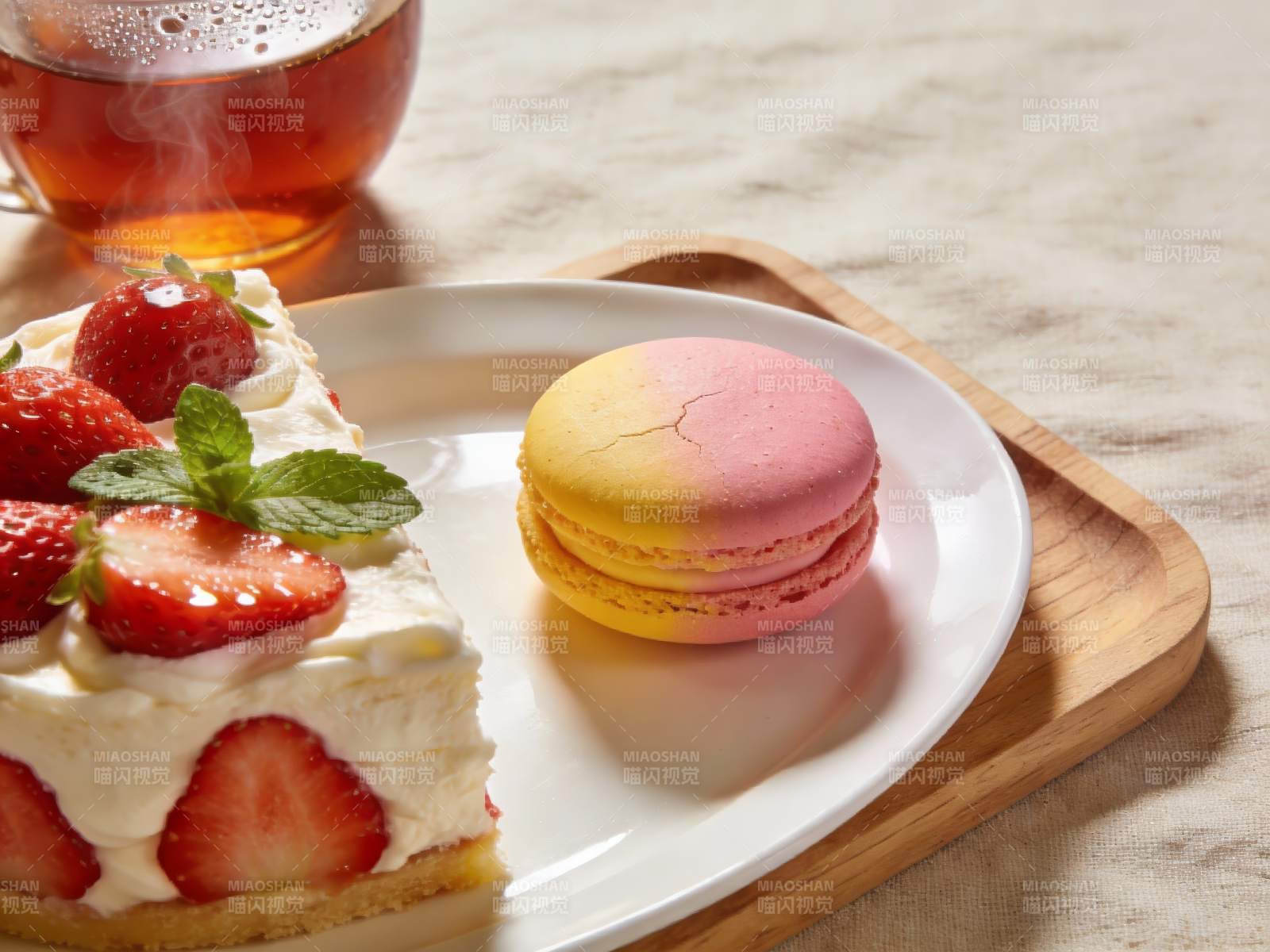 草莓蛋糕与马卡龙下午茶图片