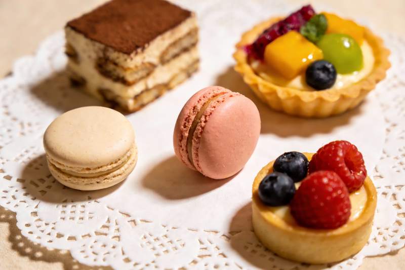 精致甜点摆盘展示图片