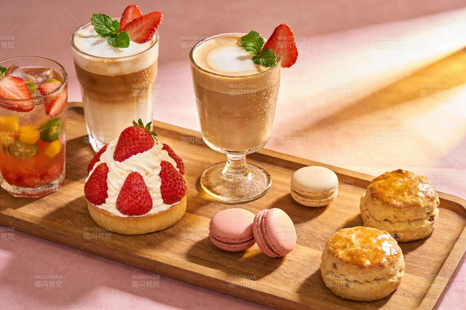 草莓甜点饮品精美摆盘图片