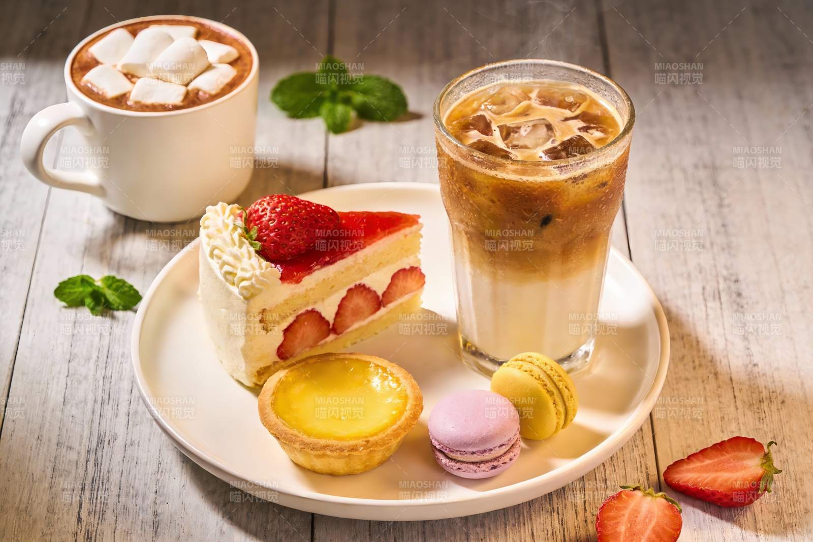 甜品与饮品的诱人组合图片