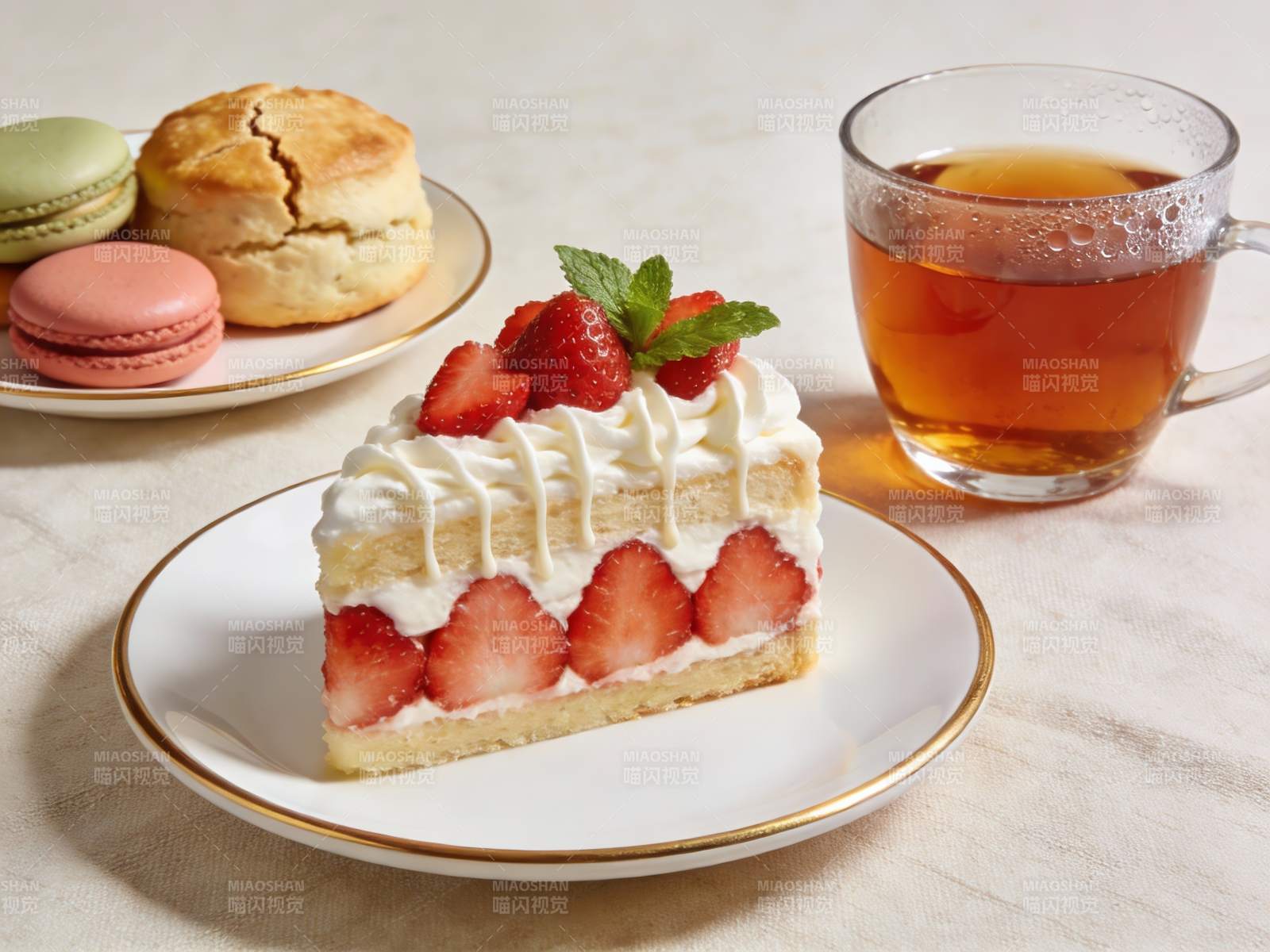 草莓蛋糕配茶点图片