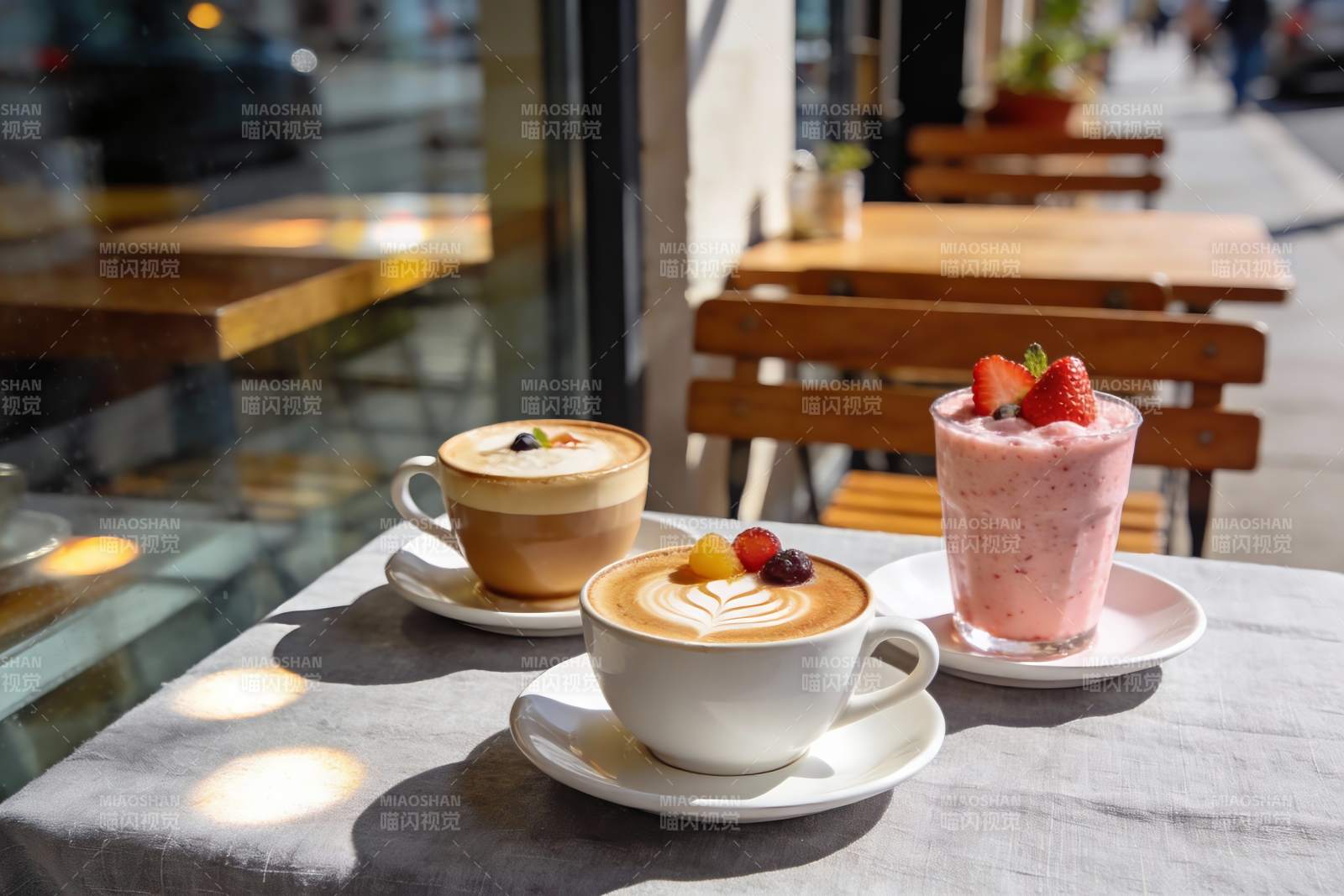 咖啡与饮品户外摆放图片