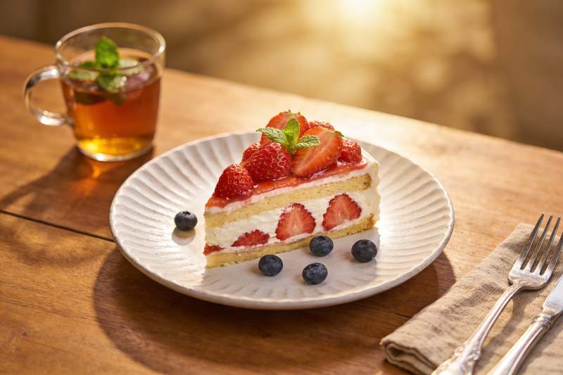 草莓蛋糕配茶饮图片