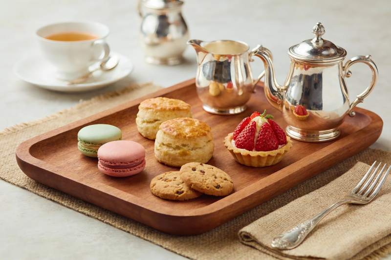 精致下午茶甜点与茶具摆盘图片