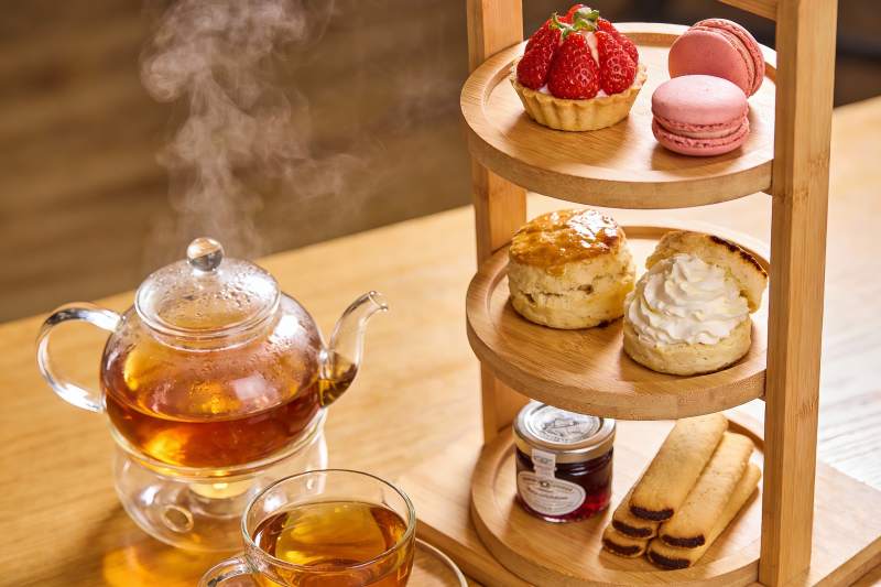 下午茶点心与热茶图片