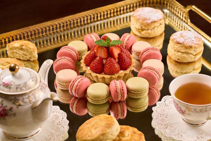 精致下午茶点心与茶具图片