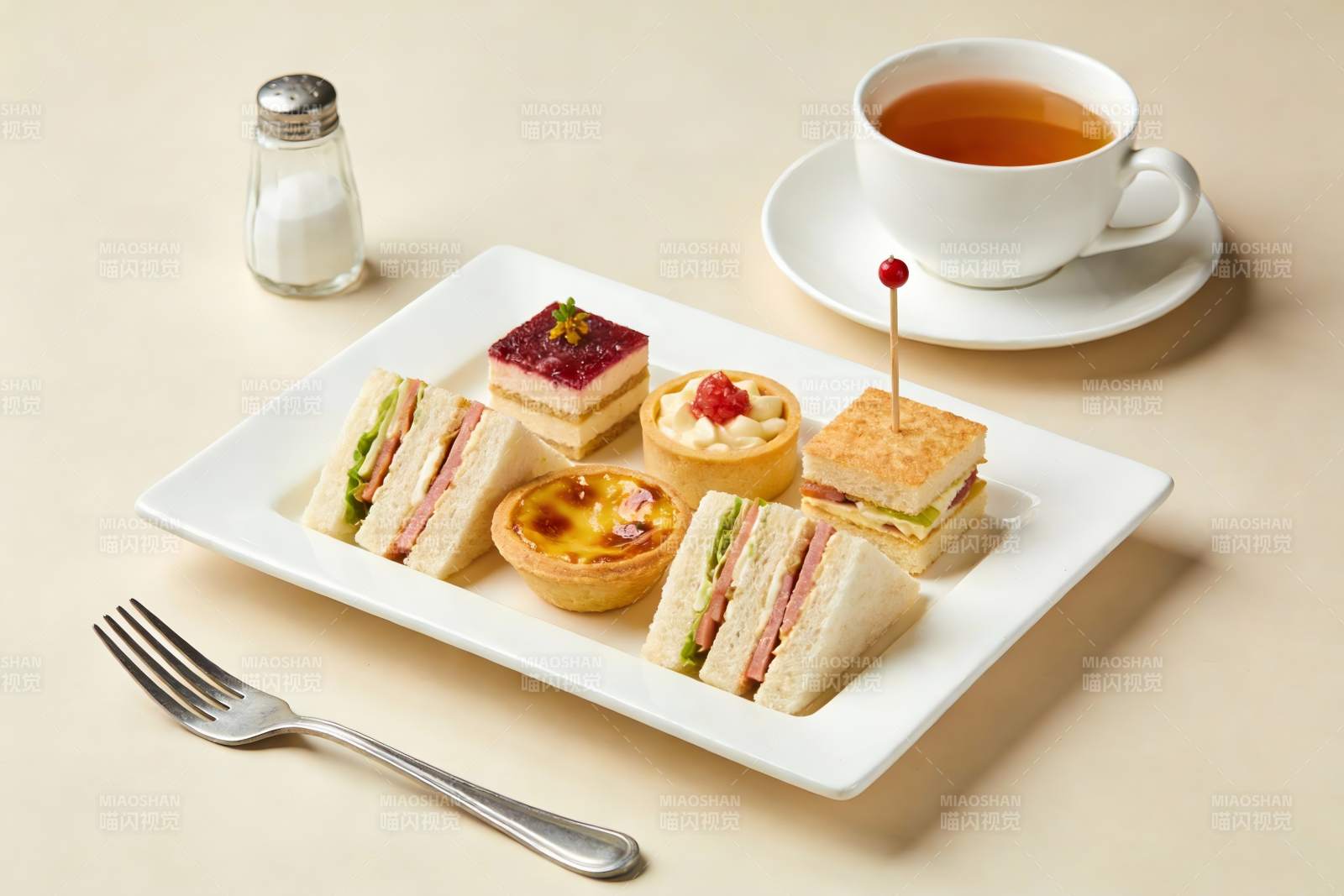 精致下午茶点心与茶饮图片