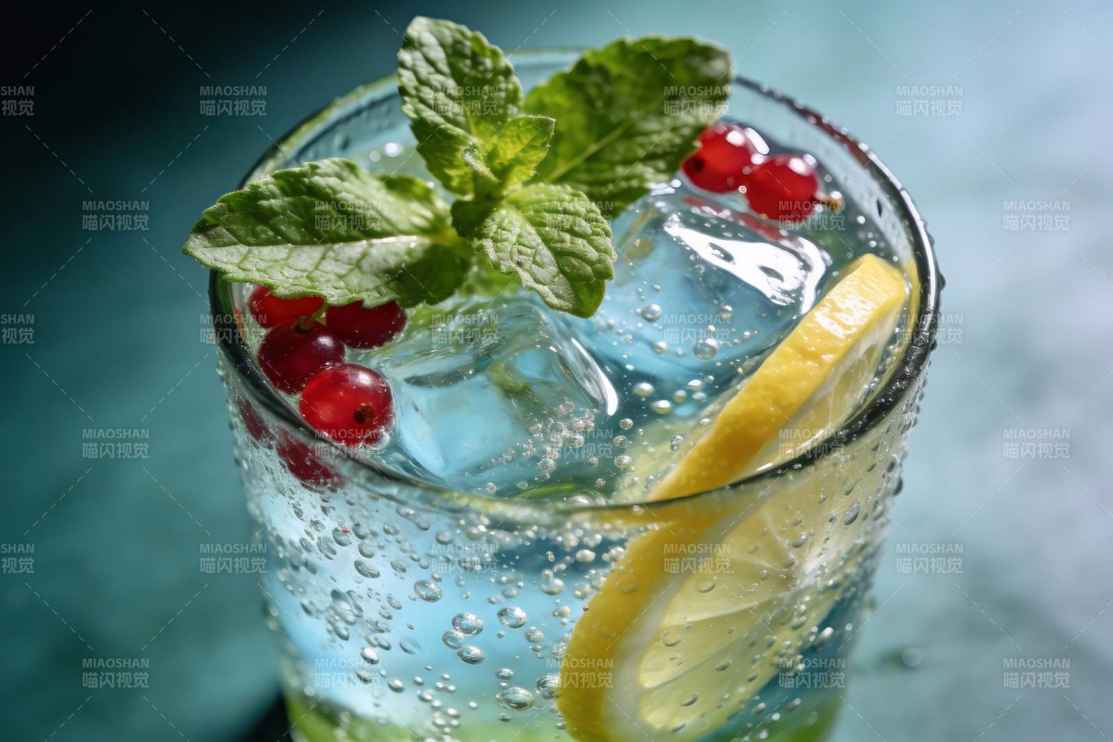 清凉饮品特写柠檬薄荷冰饮图片