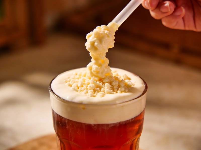 饮品特写奶盖拉花图片