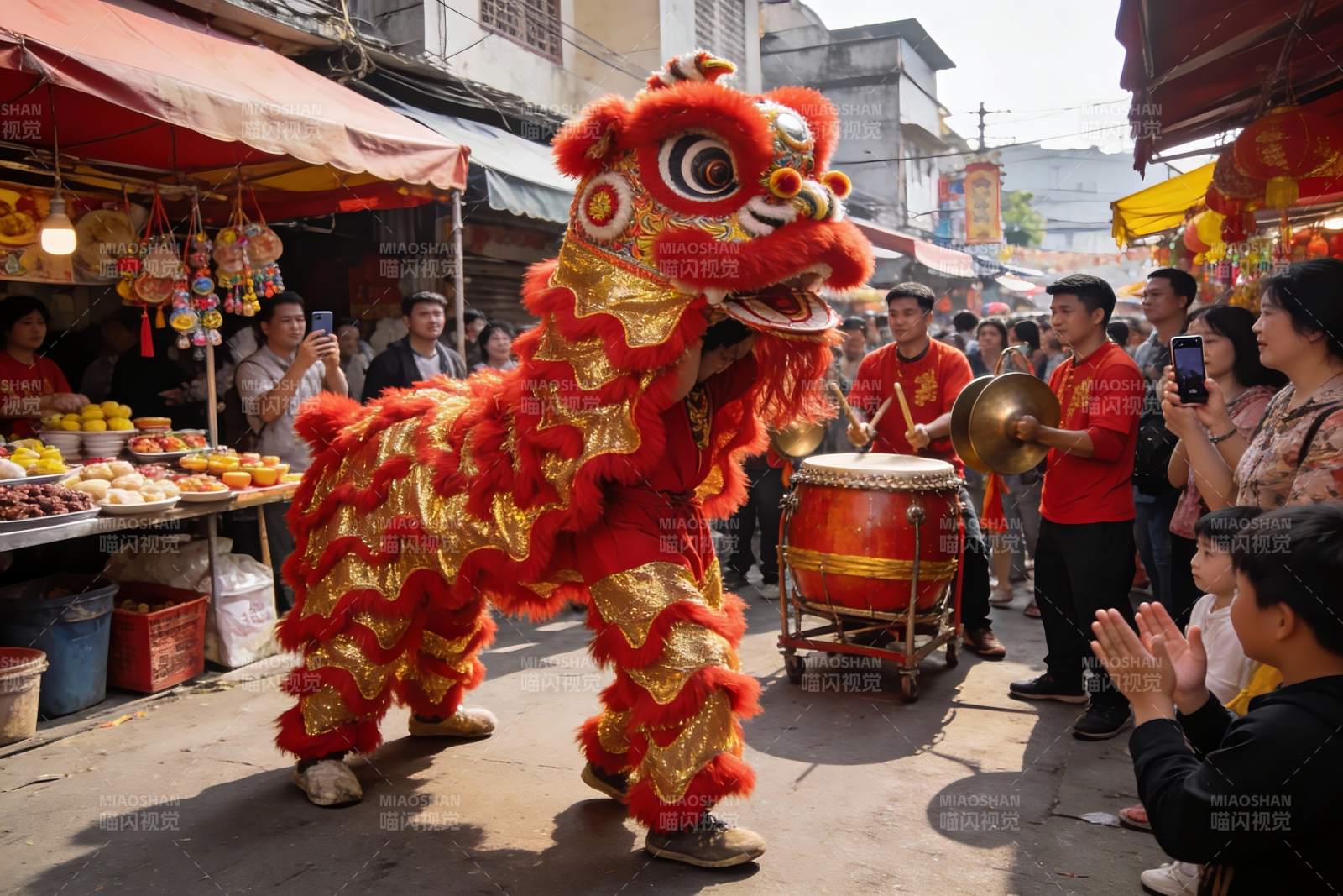 街头舞狮表演热闹非凡图片