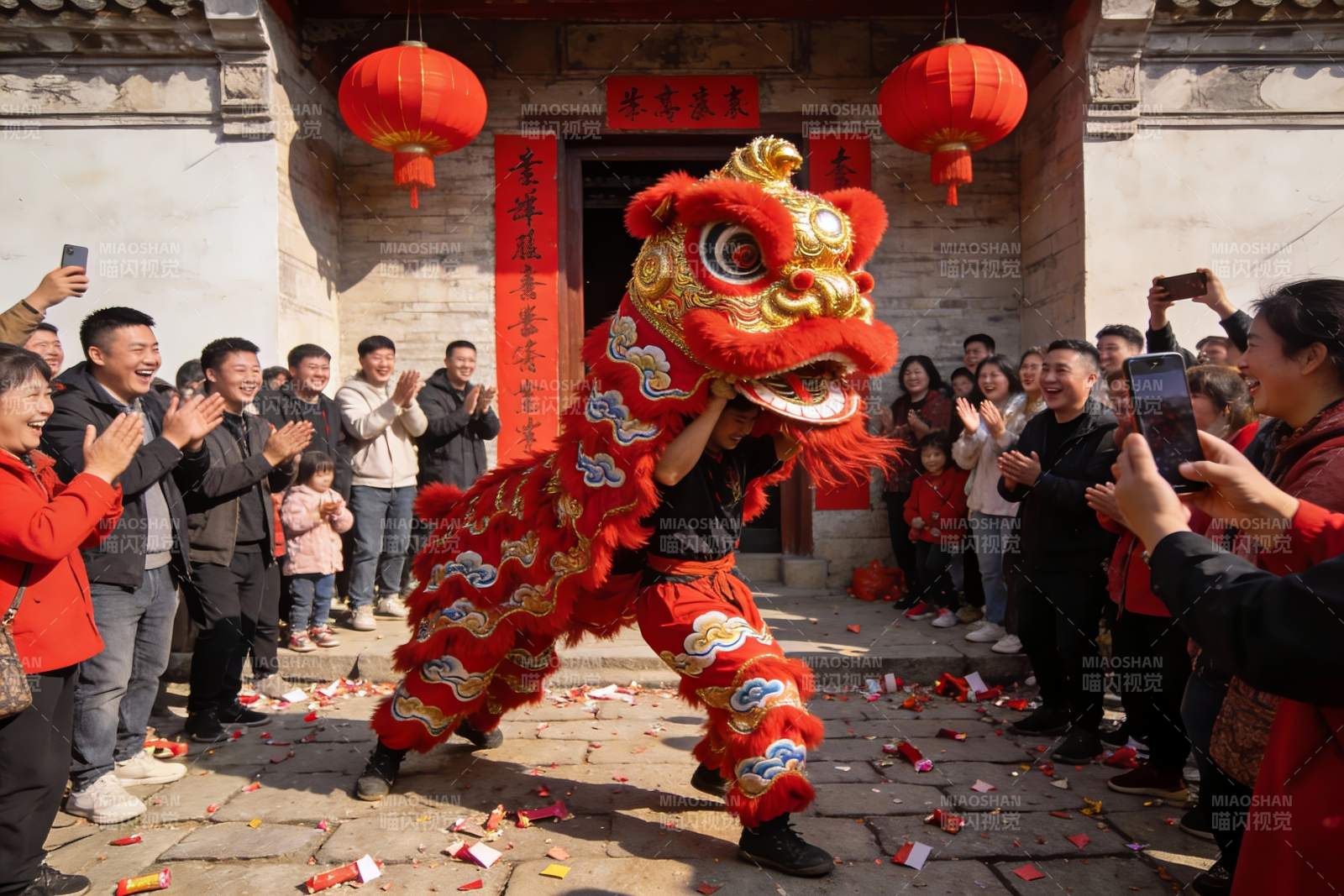舞狮表演热闹非凡图片