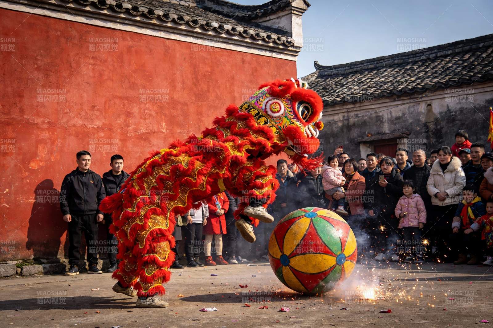 传统舞狮表演热闹非凡图片