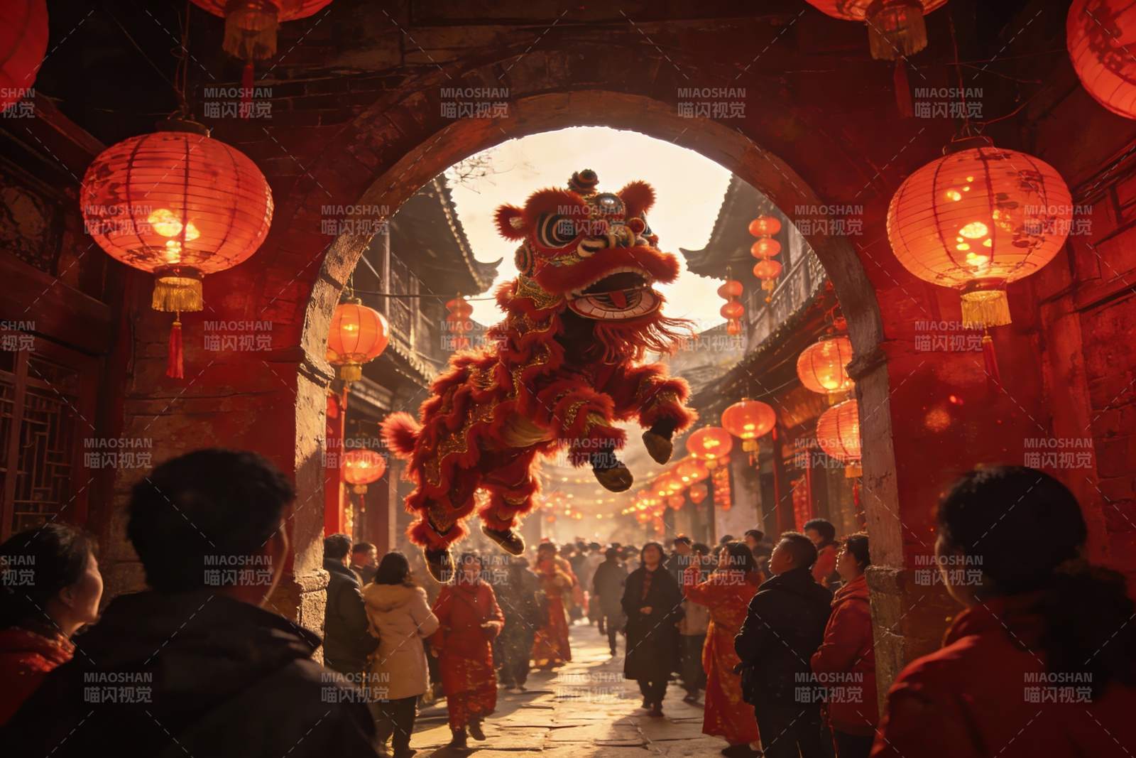 红灯笼下舞狮迎新春图片