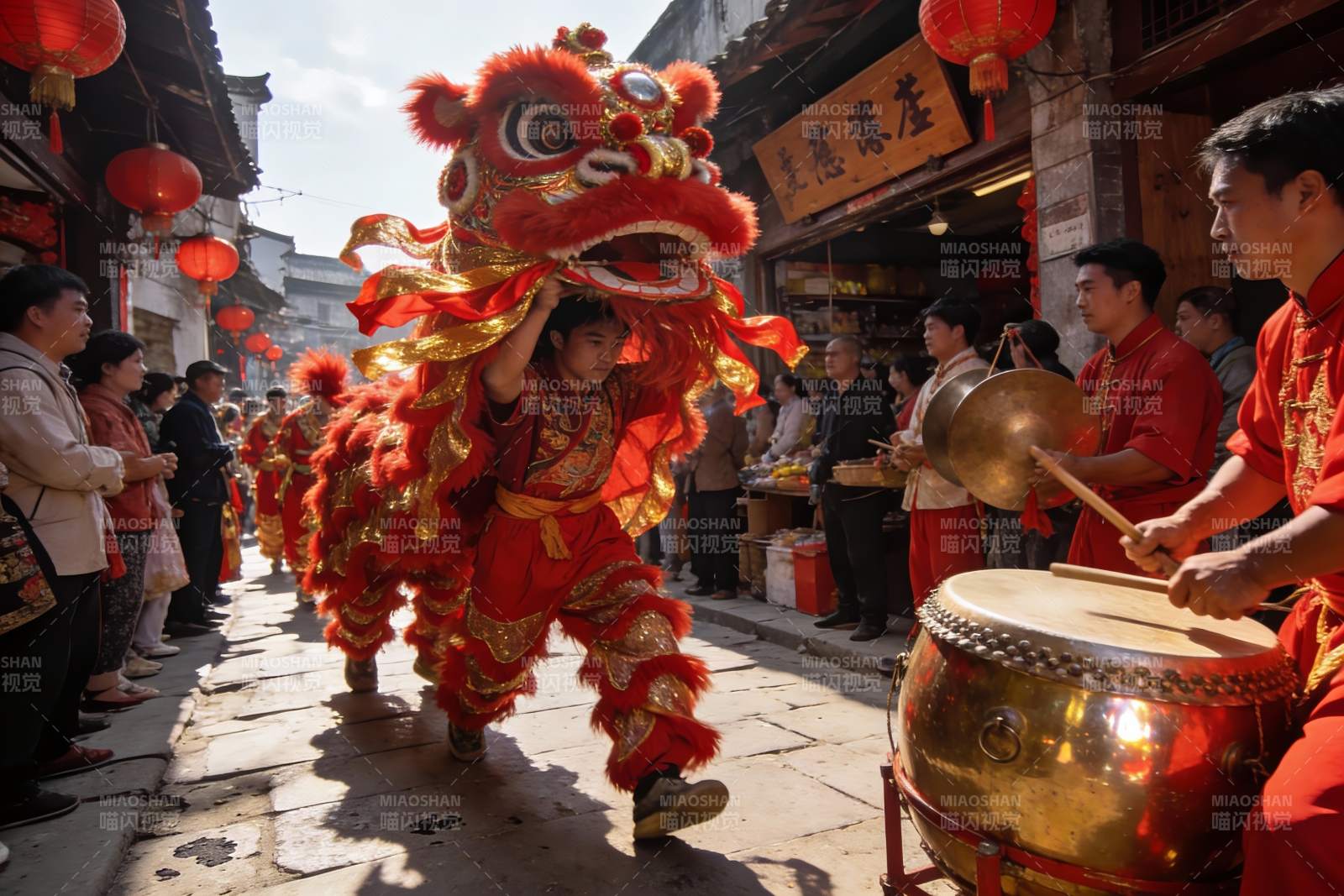 街头舞狮表演热闹非凡图片