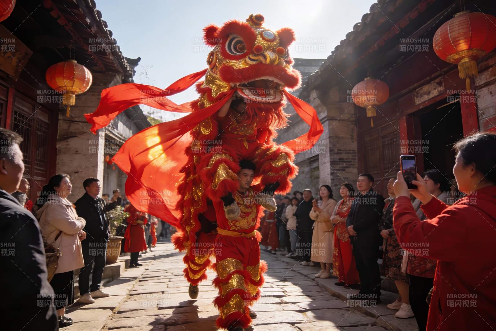 街头舞狮表演热闹非凡图片