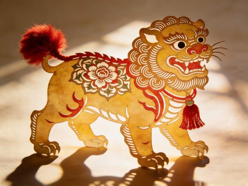 精美纸雕狮子艺术品图片