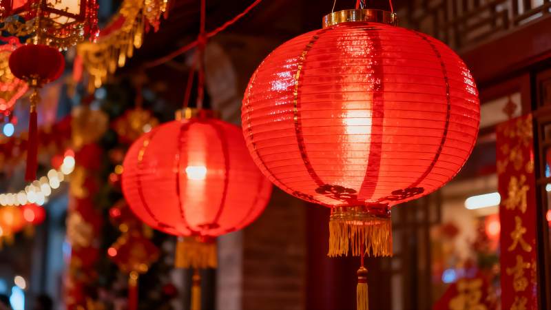 红灯笼高挂夜景图片