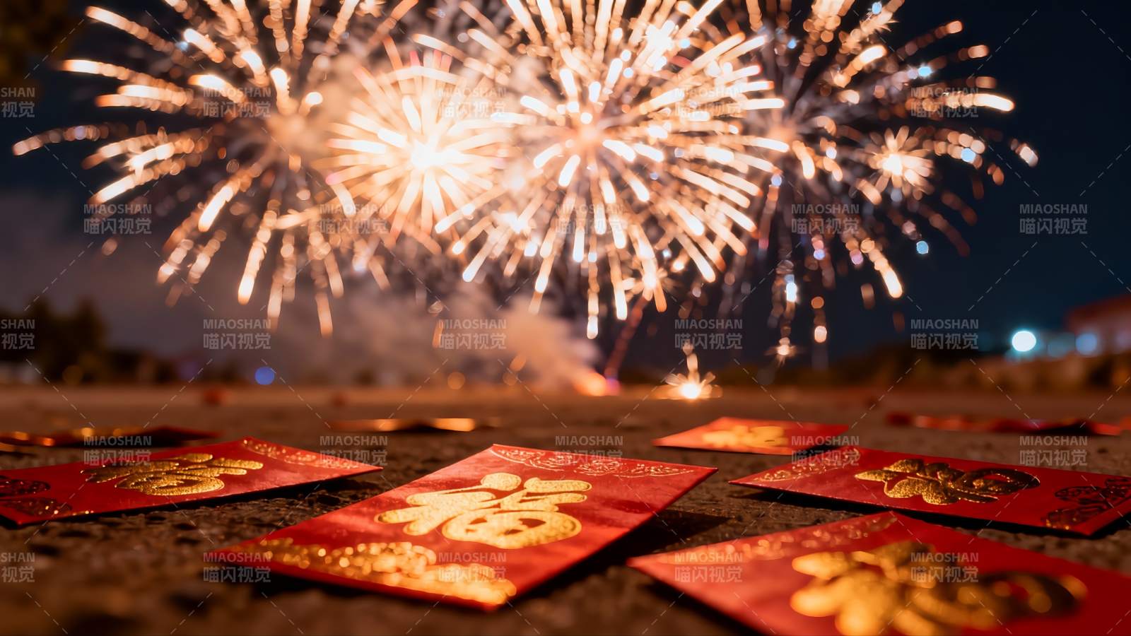 夜空烟花与红色红包图片