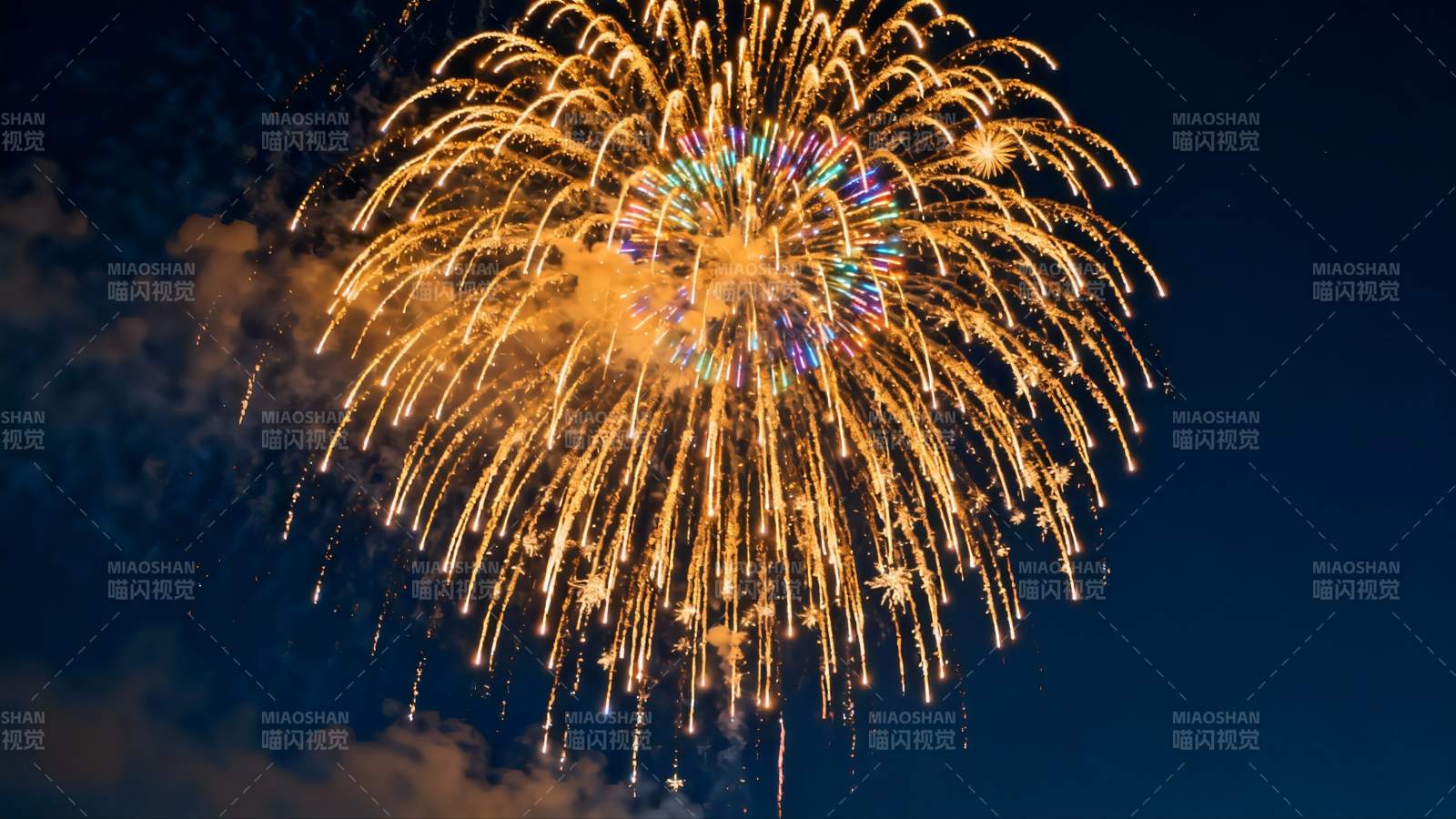 夜空中绽放的绚丽烟花图片