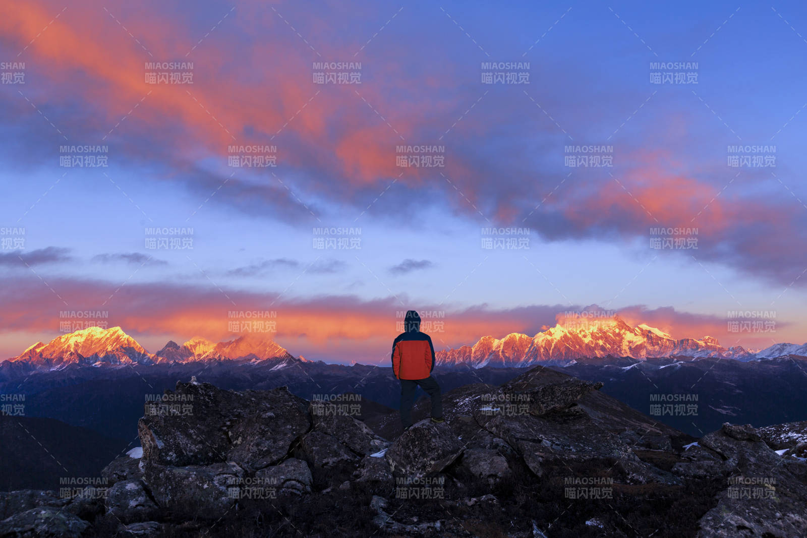 雪山日出 静观天地图片