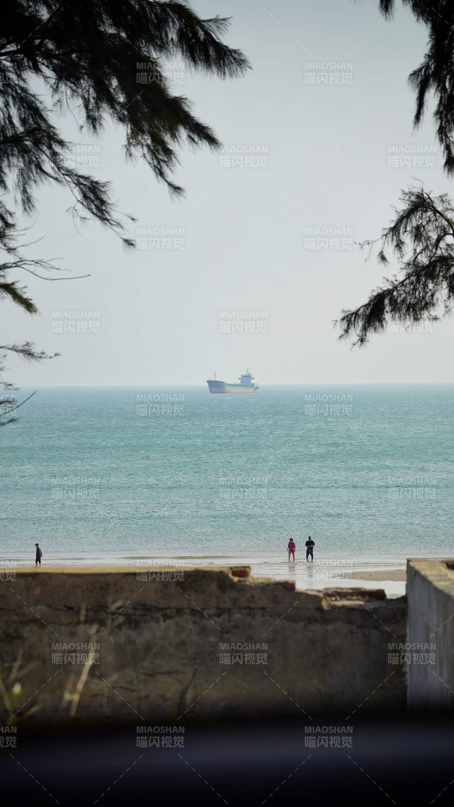 天堂滩海天一色 船影渺茫图片