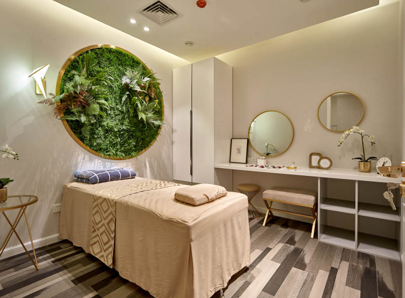 绿植环绕的按摩室图片