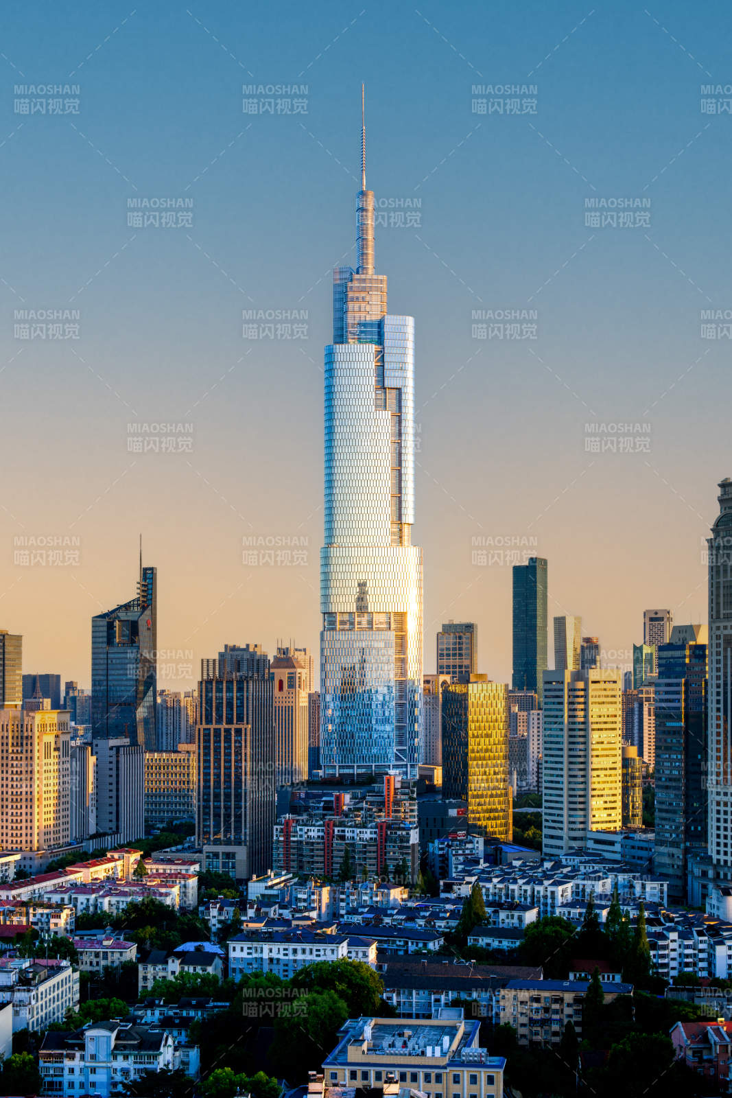 南京紫峰大厦日落图片