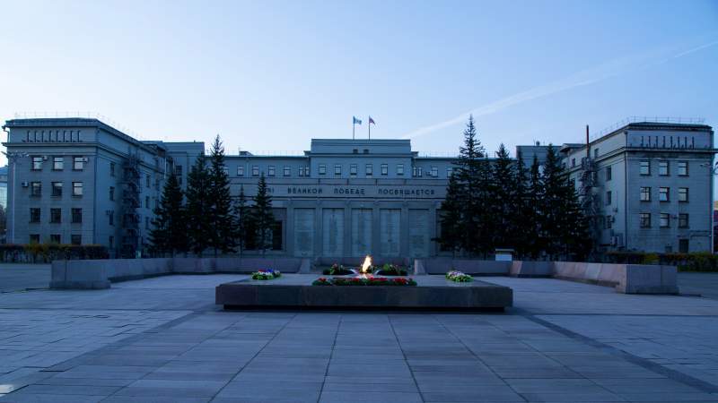 庄严建筑前的广场图片