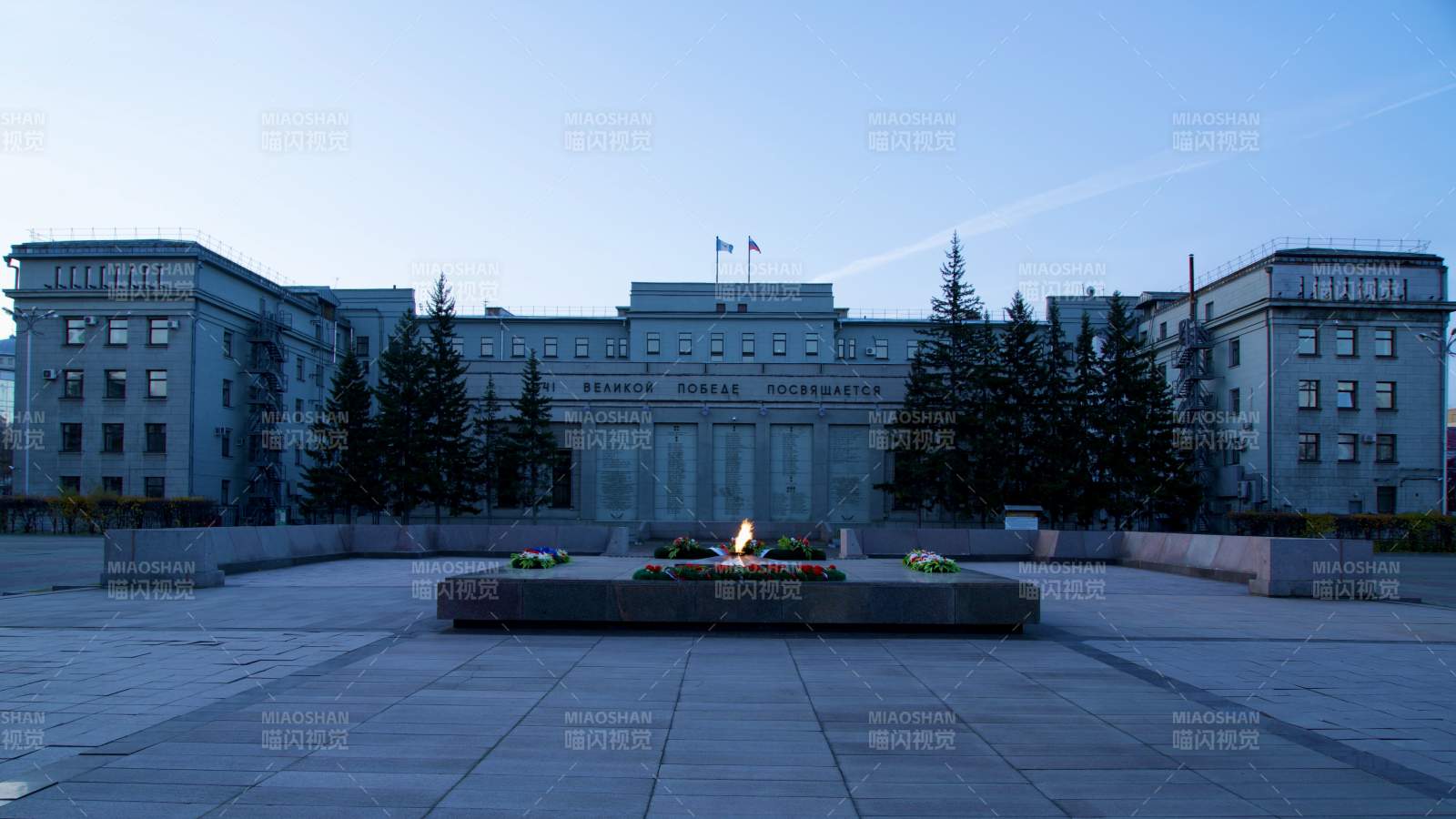 庄严建筑前的广场图片