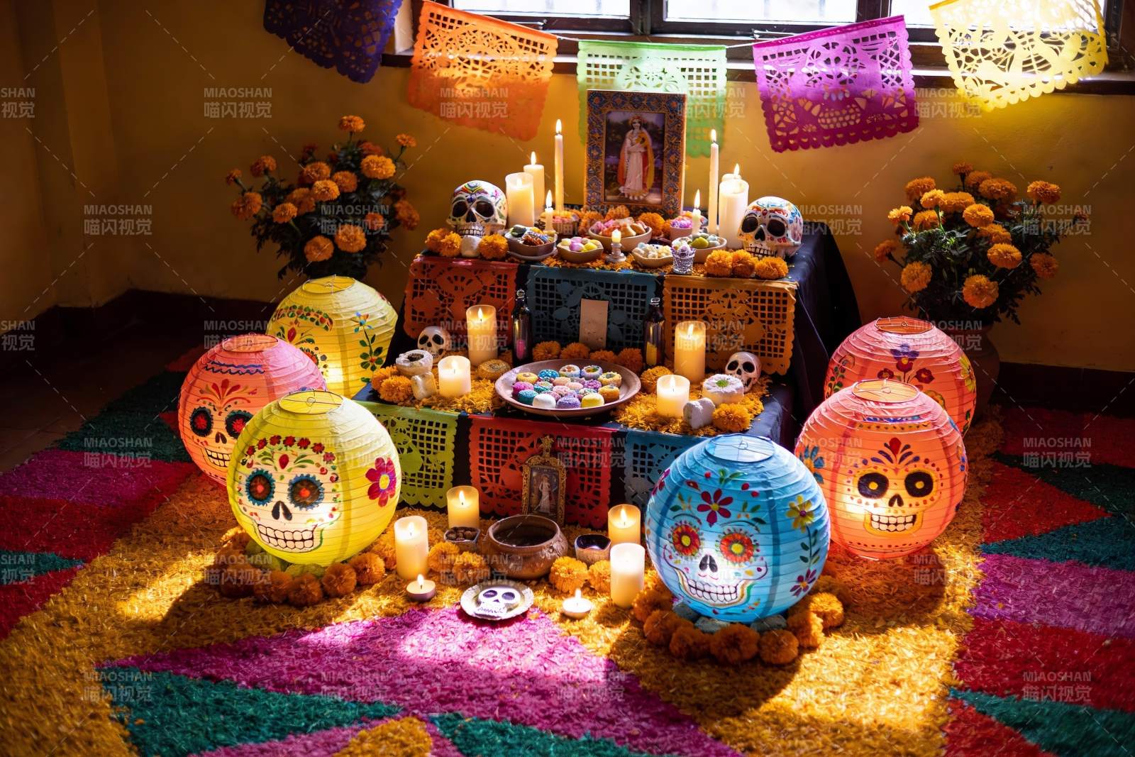 色彩斑斓的亡灵节祭坛图片