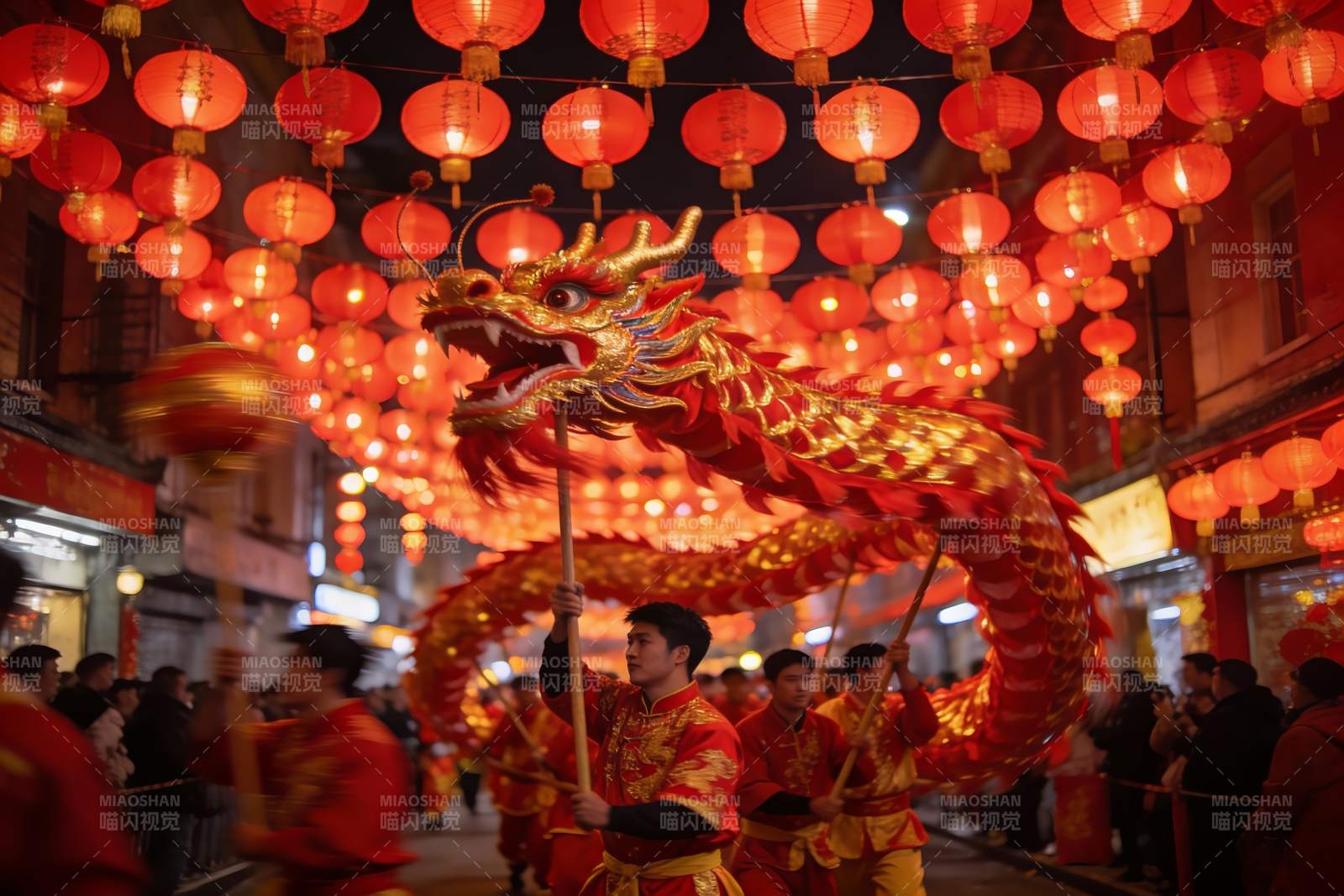 夜街舞龙灯会热闹非凡图片