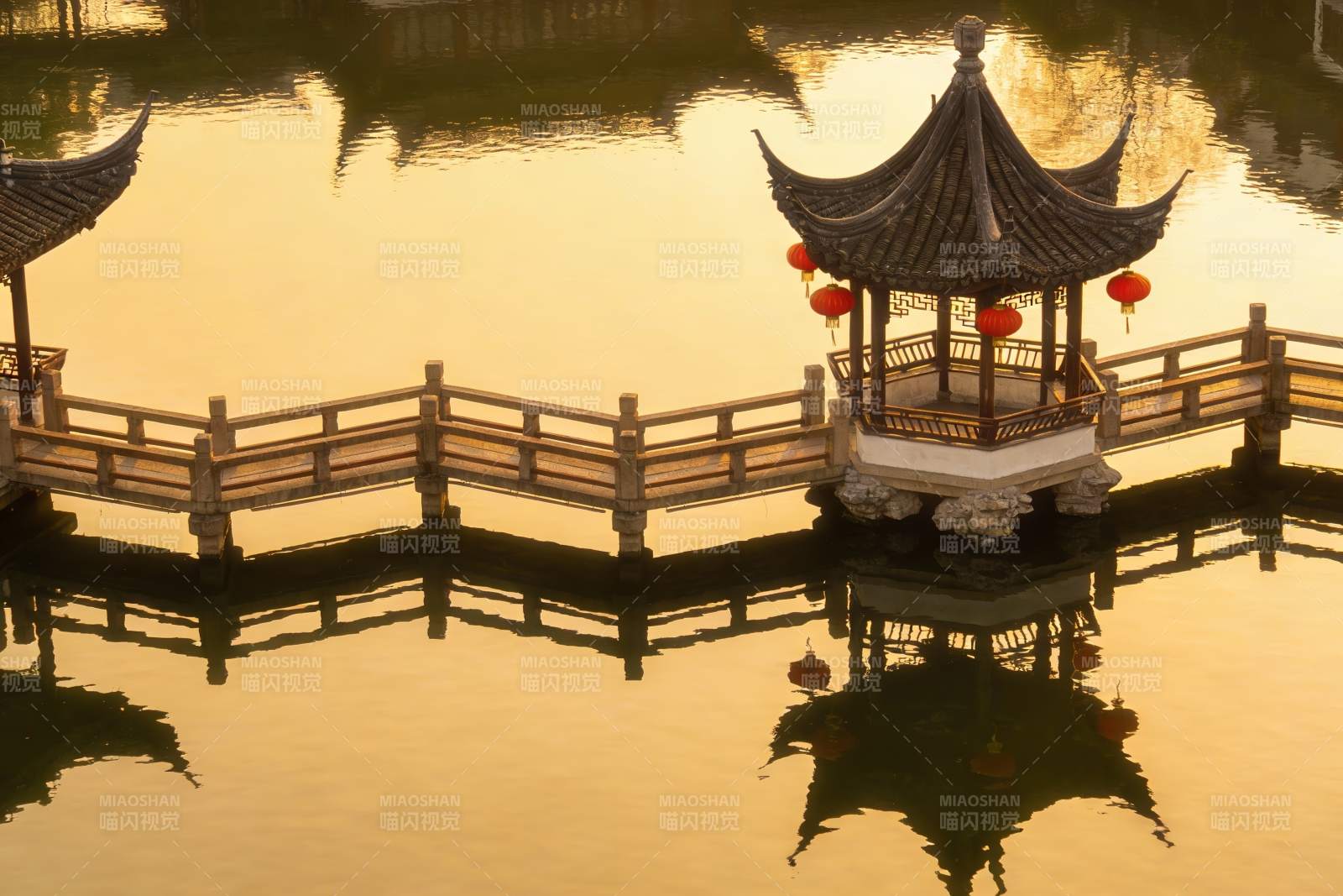古亭映水红灯笼图片