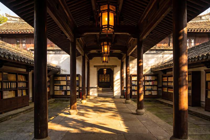 古色古香的中式长廊书屋图片