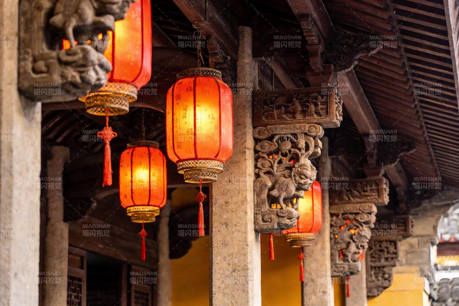 古建筑红灯笼装饰图片