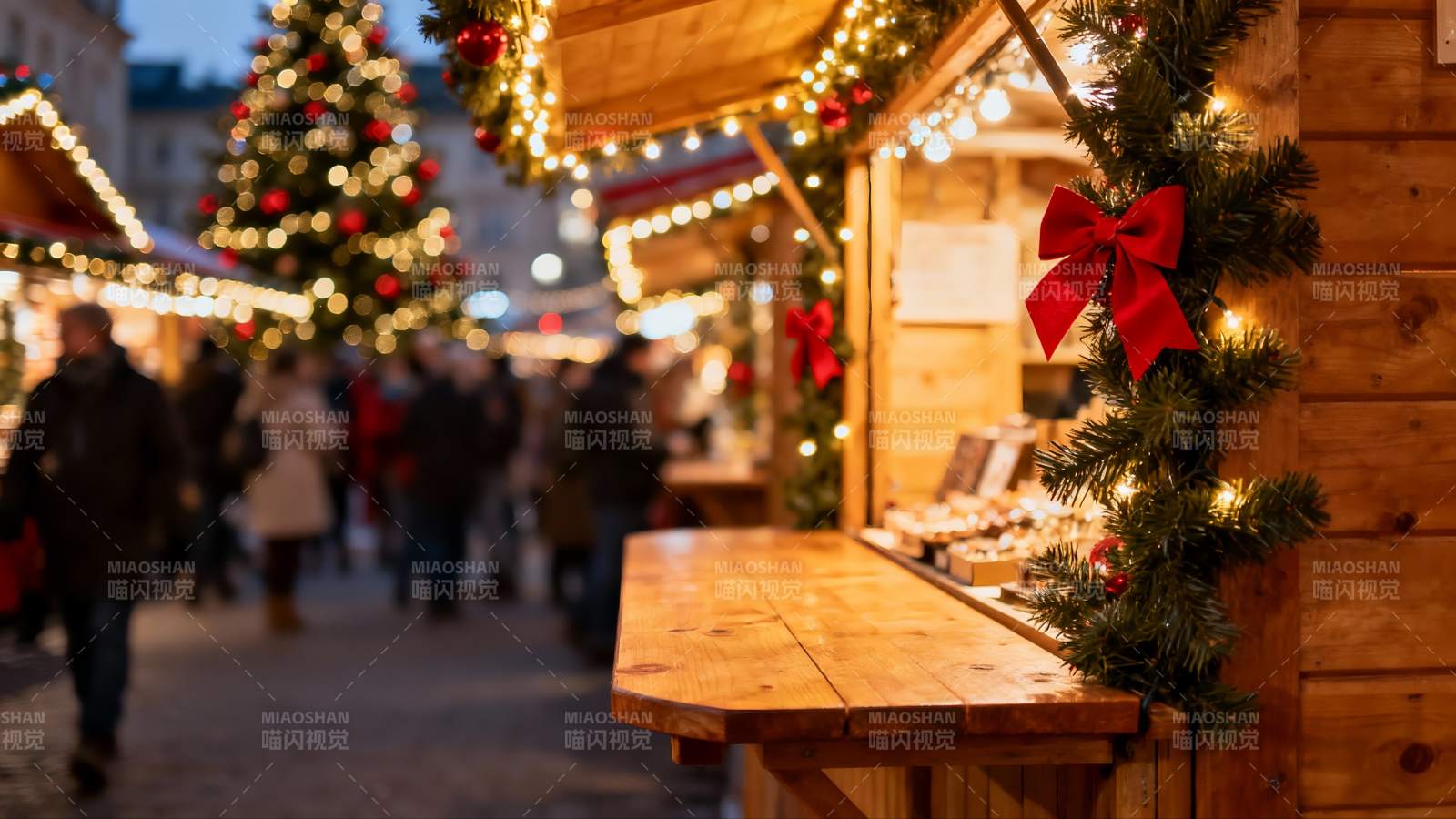 圣诞集市木屋与人群图片