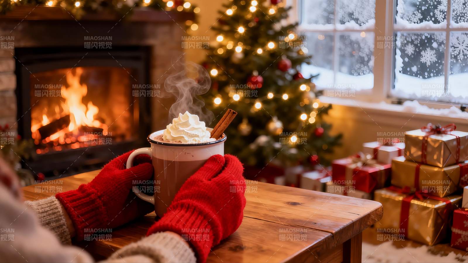 圣诞夜壁炉旁热饮与礼物图片