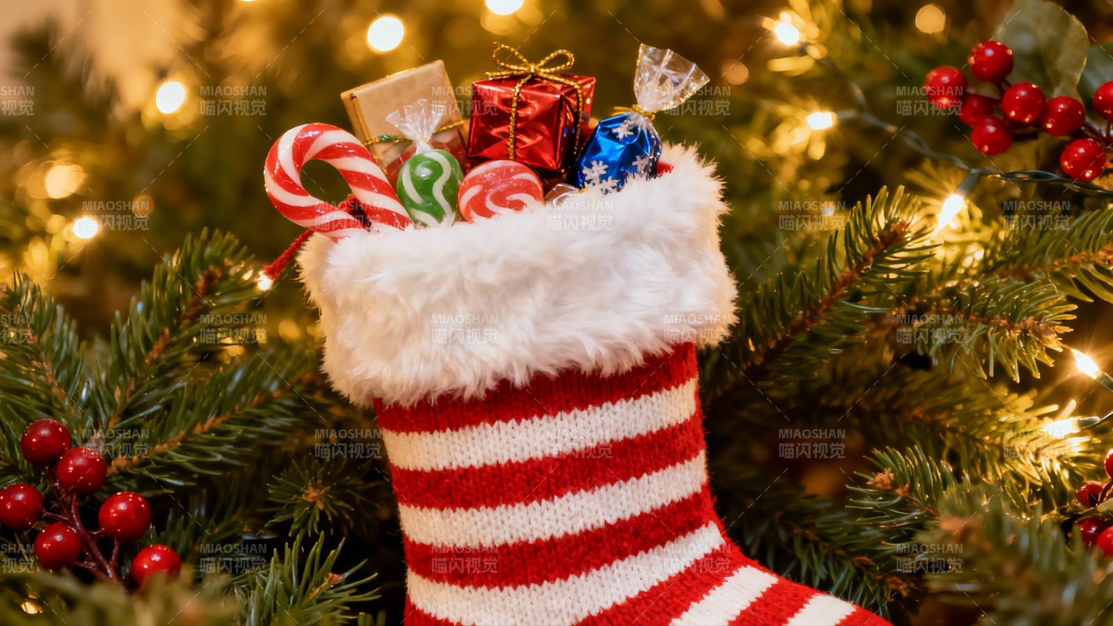 圣诞袜装满礼物节日氛围浓厚图片
