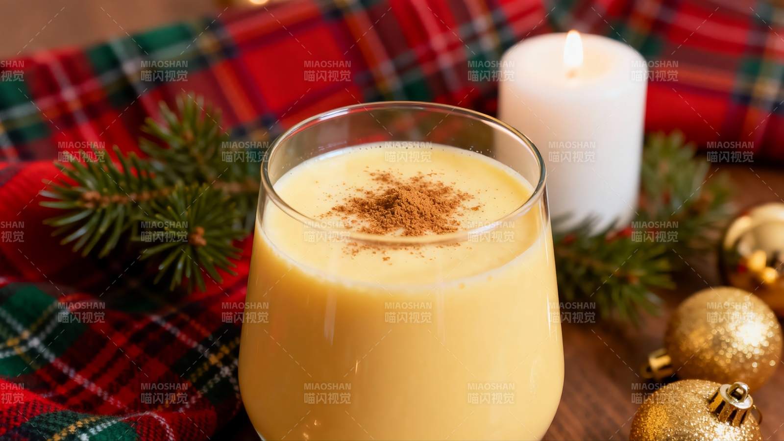 节日饮品配圣诞装饰图片