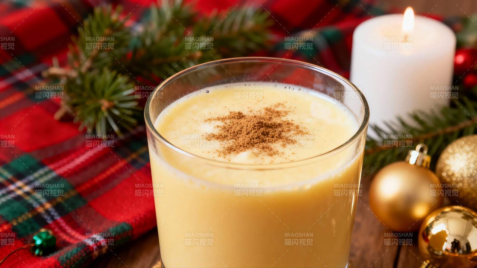 节日饮品配圣诞装饰图片