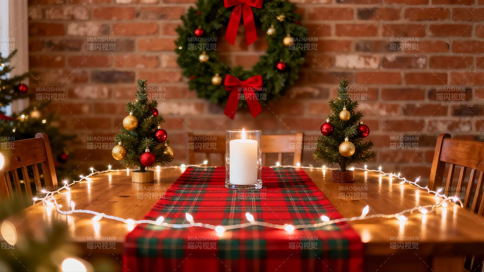 圣诞餐桌布置温馨节日氛围图片