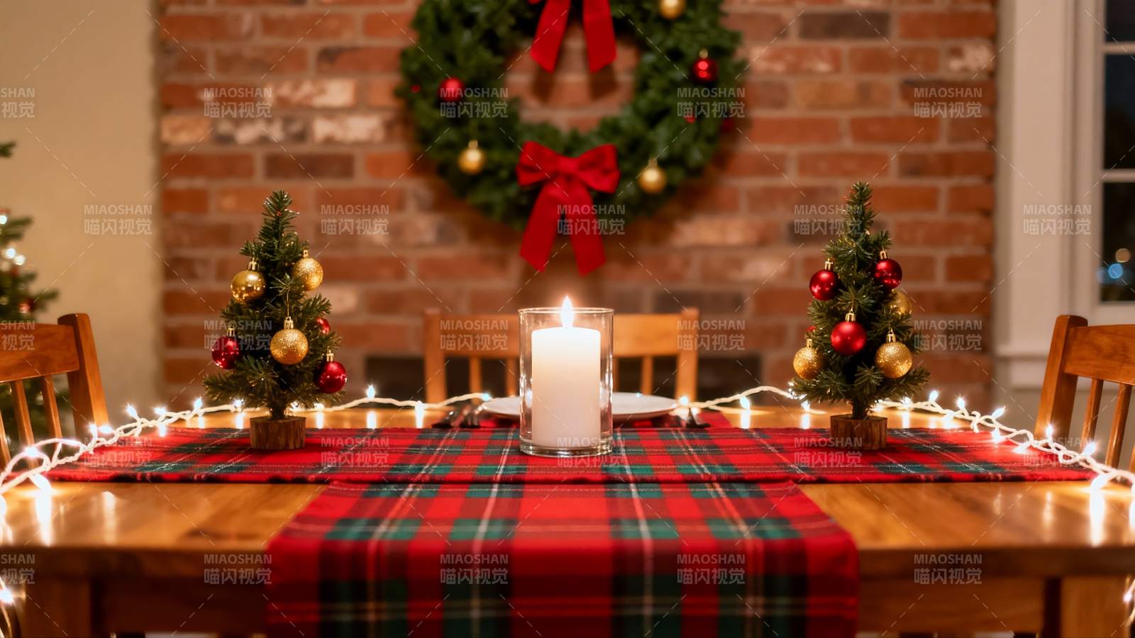 圣诞餐桌布置温馨节日氛围图片