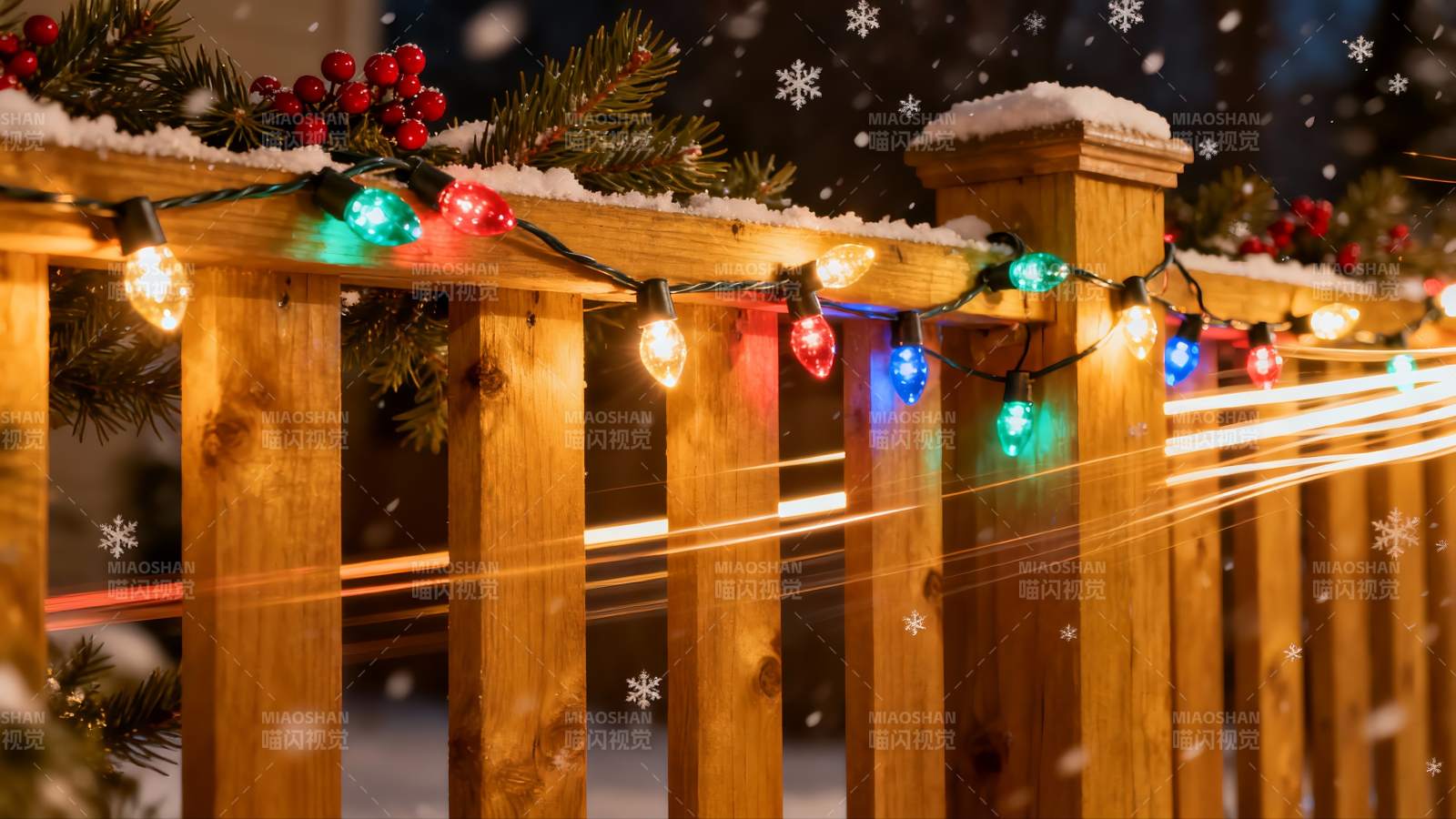 雪夜木栏彩灯闪烁图片
