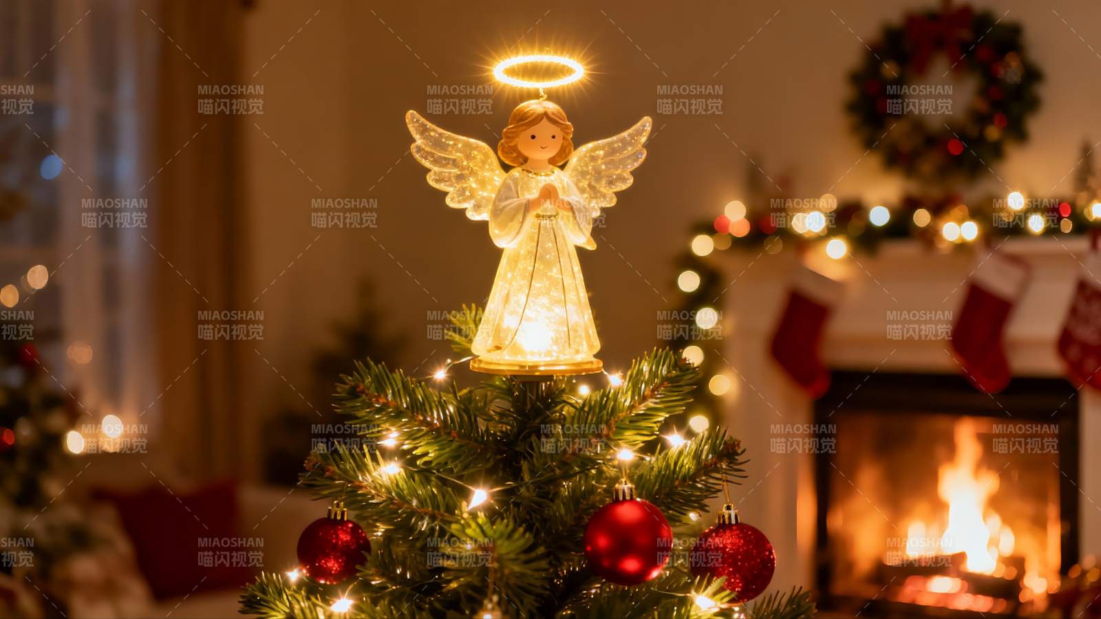 圣诞树顶天使灯饰温馨场景图片