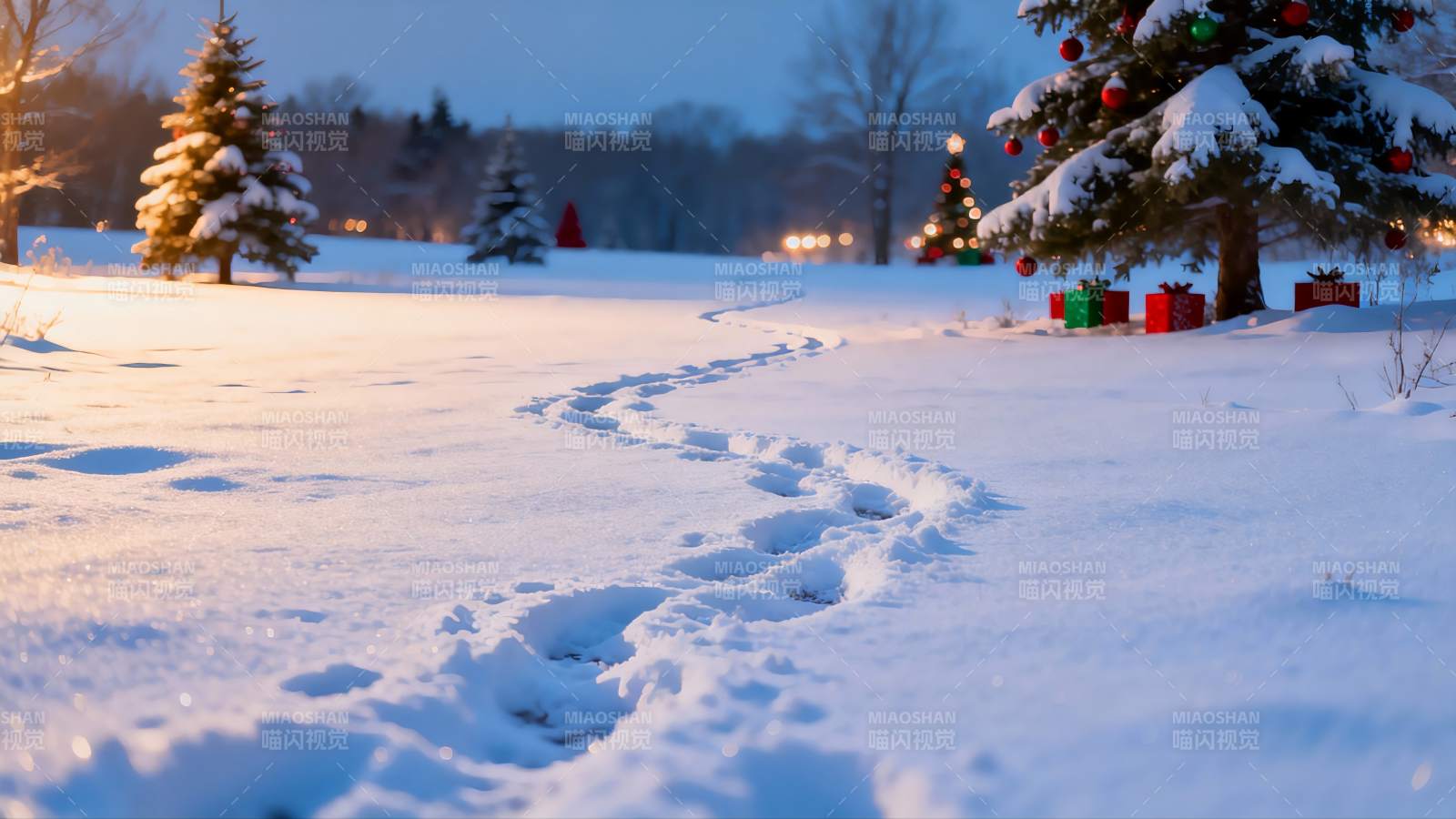 雪地圣诞树与脚印图片