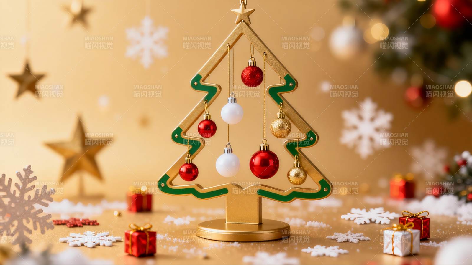 金色圣诞树装饰节日氛围浓厚图片
