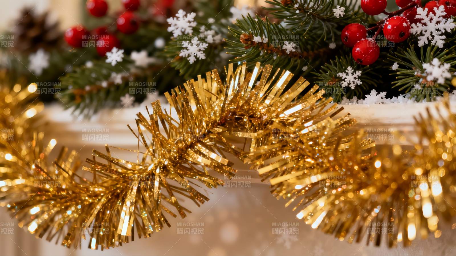 金色圣诞装饰特写图片