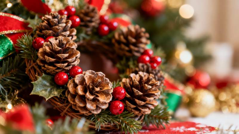 圣诞花环装饰特写图片