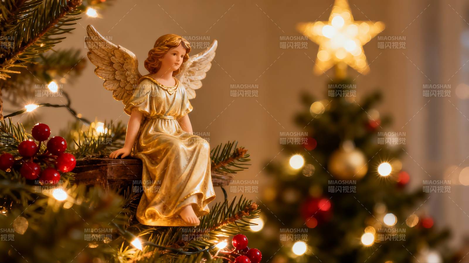 圣诞树上的金色天使摆件图片