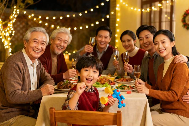 温馨家庭聚餐欢庆时刻图片